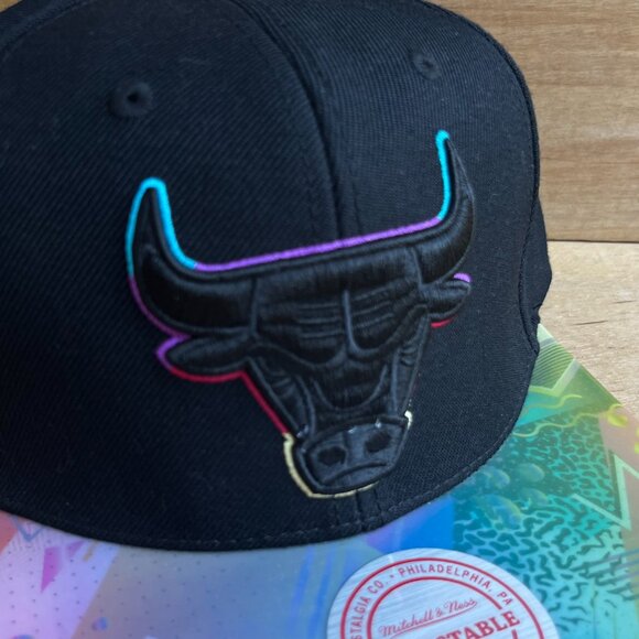 MITCHELL & NESS NBA CHICAGO BULLS ARCADE SNAPBACK HAT NEW (RARE) - Picture 2 of 7